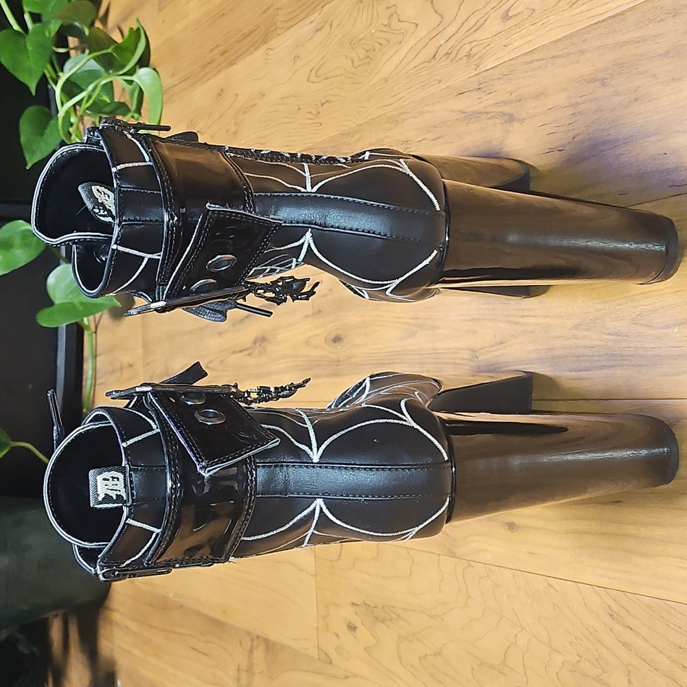 Demonia Spiderweb Torment Boots - Picture 8 of 11